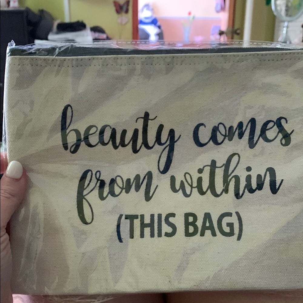 Cosmetic bag nwt
